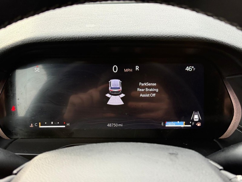 Jeep Grand Cherokee L Vehicle Full-screen Gallery Image 21