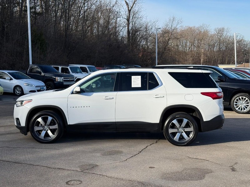Chevrolet Traverse Vehicle Full-screen Gallery Image 2