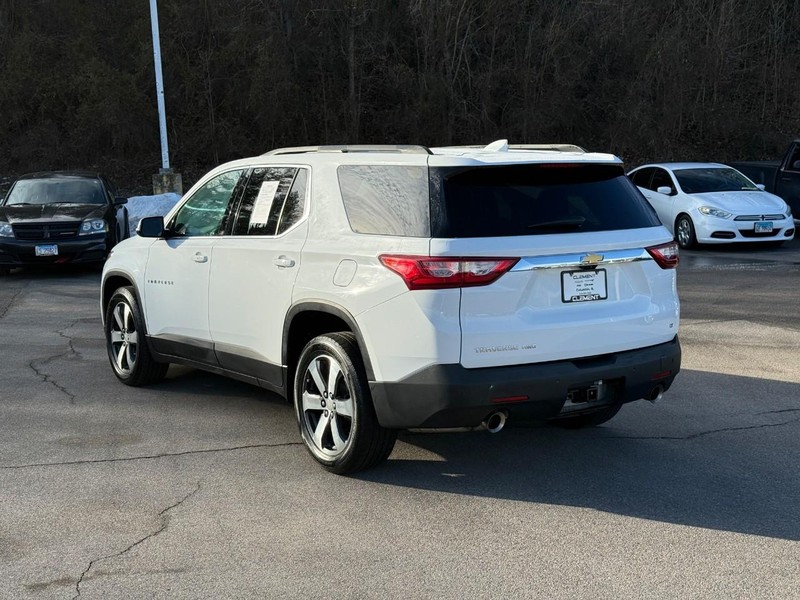 Chevrolet Traverse Vehicle Full-screen Gallery Image 3
