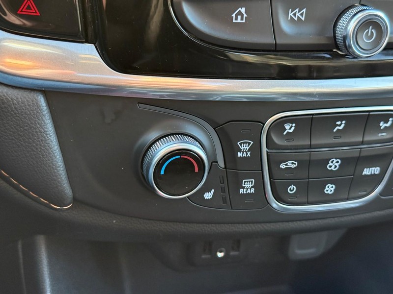 Chevrolet Traverse Vehicle Full-screen Gallery Image 21