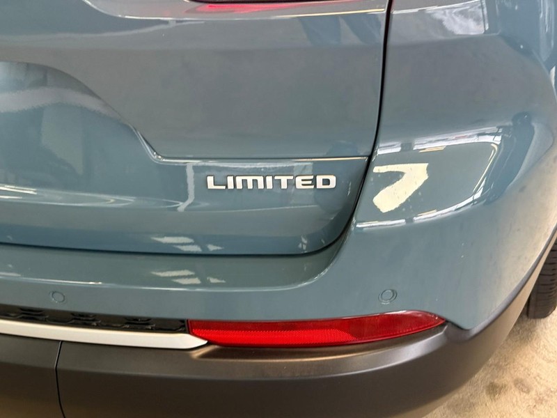 Jeep Grand Cherokee L Vehicle Full-screen Gallery Image 5