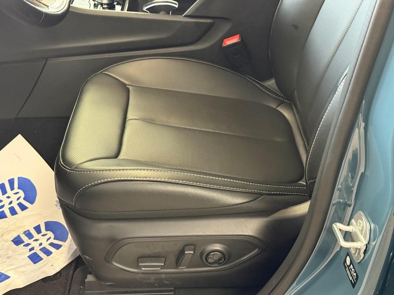 Jeep Grand Cherokee L Vehicle Full-screen Gallery Image 9