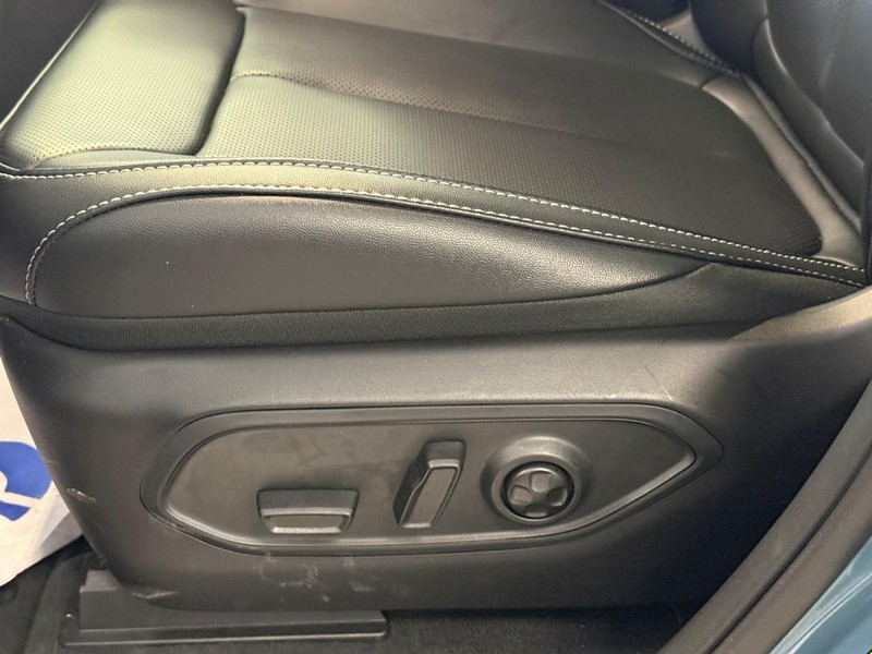 Jeep Grand Cherokee L Vehicle Full-screen Gallery Image 10