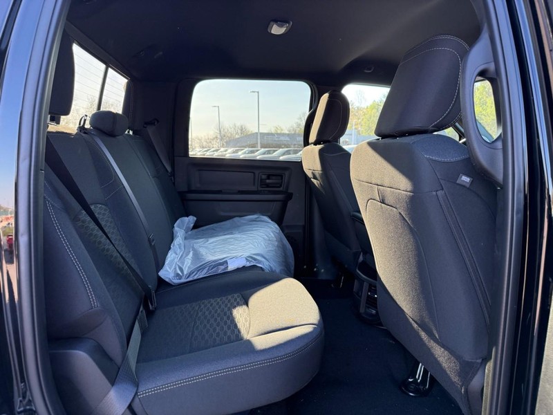 Ram 2500 Vehicle Full-screen Gallery Image 5