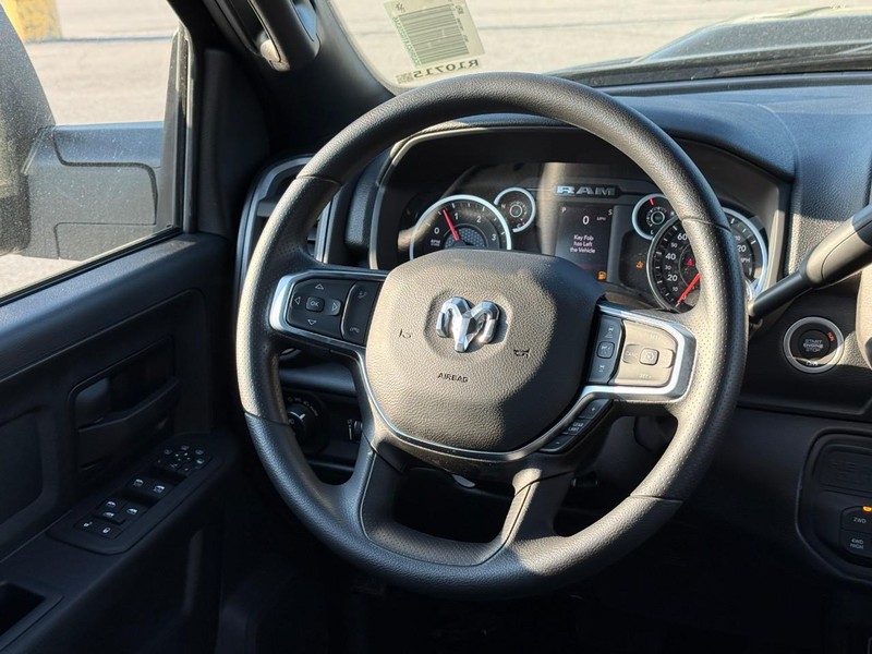 Ram 2500 Vehicle Full-screen Gallery Image 7