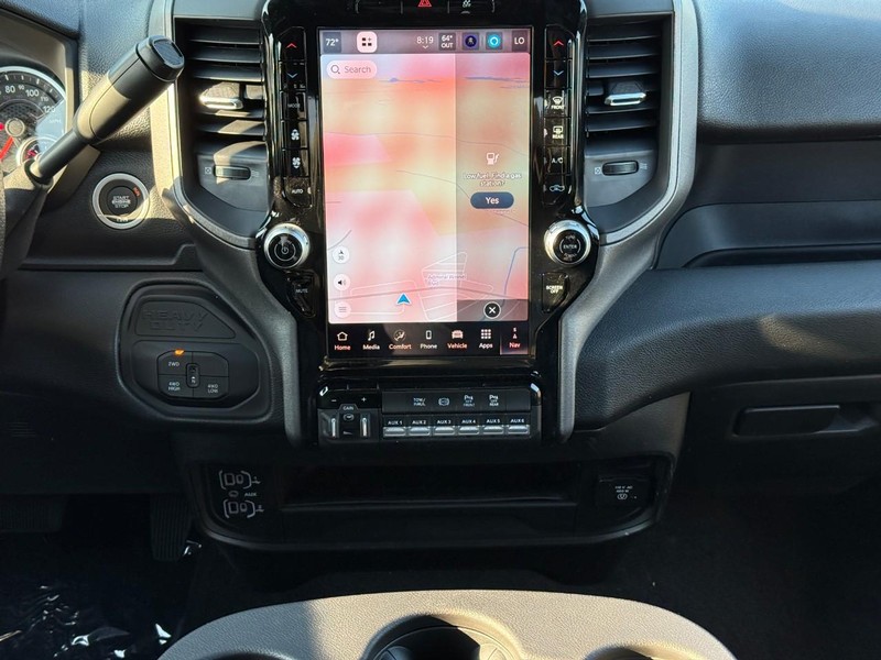 Ram 2500 Vehicle Full-screen Gallery Image 9