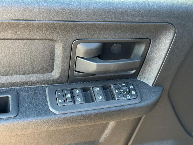 Ram 2500 Vehicle Full-screen Gallery Image 10