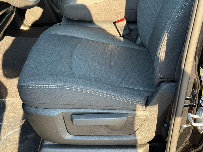 Ram 2500 Vehicle Full-screen Gallery Image 11