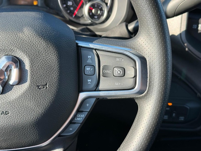 Ram 2500 Vehicle Full-screen Gallery Image 13