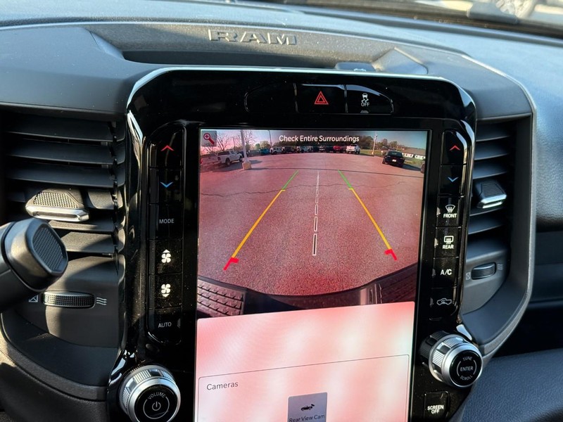 Ram 2500 Vehicle Full-screen Gallery Image 14