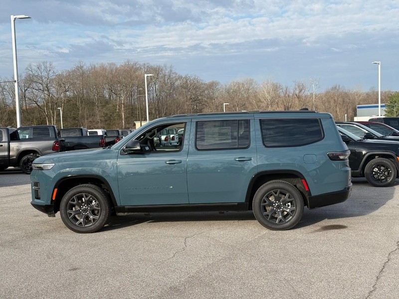 Jeep Grand Wagoneer Vehicle Full-screen Gallery Image 2