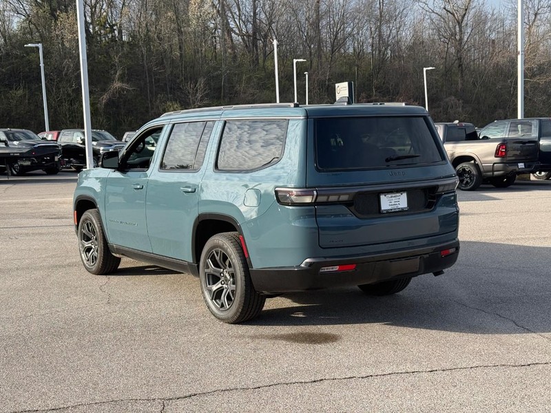 Jeep Grand Wagoneer Vehicle Full-screen Gallery Image 3