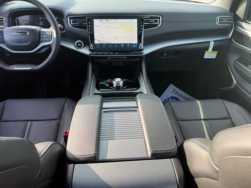 Jeep Grand Wagoneer Vehicle Full-screen Gallery Image 7