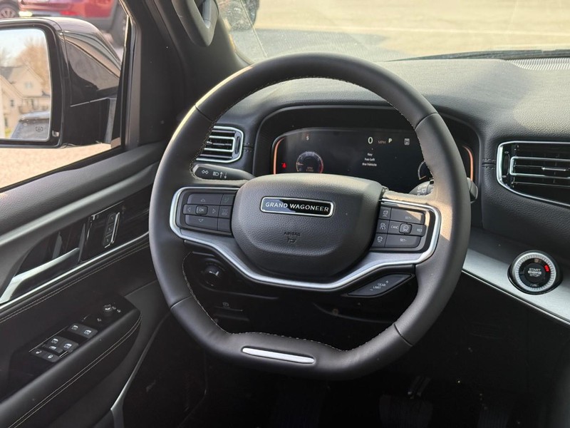 Jeep Grand Wagoneer Vehicle Full-screen Gallery Image 8