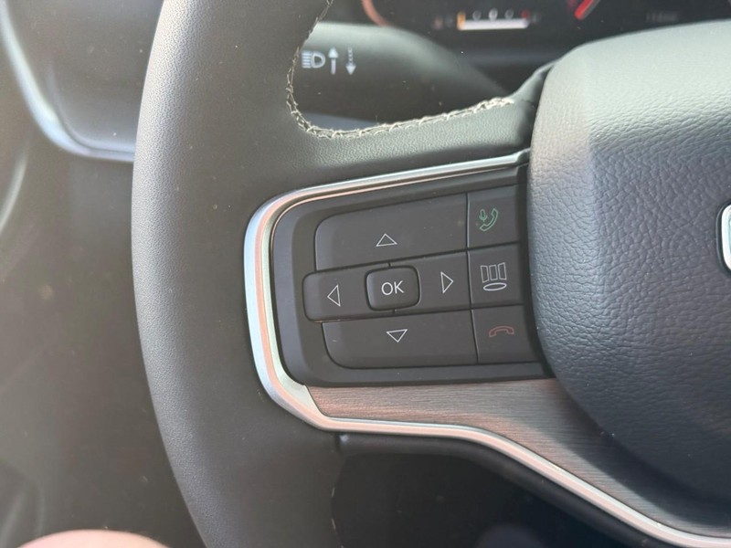 Jeep Grand Wagoneer Vehicle Full-screen Gallery Image 14