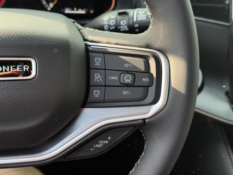 Jeep Grand Wagoneer Vehicle Full-screen Gallery Image 15