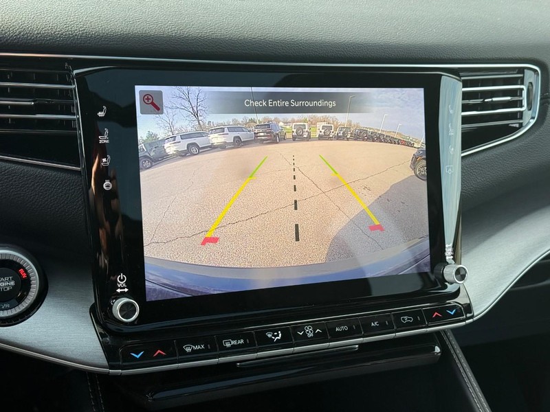 Jeep Grand Wagoneer Vehicle Full-screen Gallery Image 17