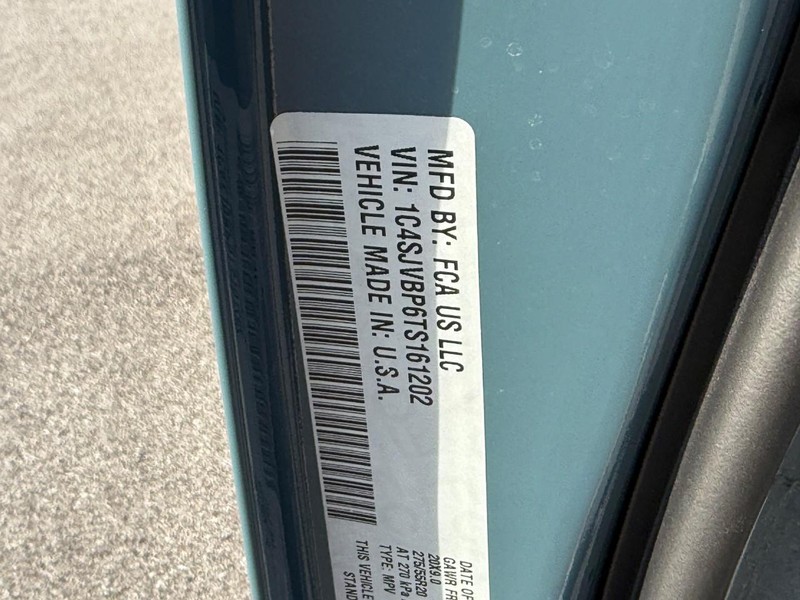 Jeep Grand Wagoneer Vehicle Full-screen Gallery Image 18