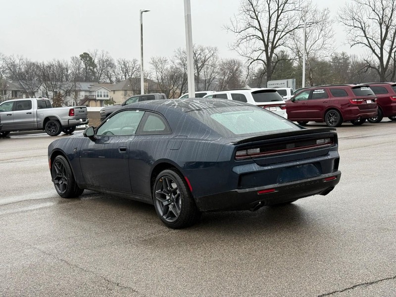 Dodge Charger Vehicle Full-screen Gallery Image 3