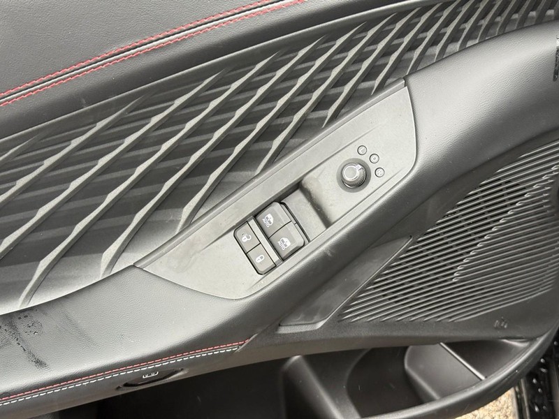 Dodge Charger Vehicle Full-screen Gallery Image 8