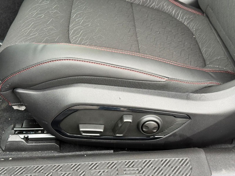 Dodge Charger Vehicle Full-screen Gallery Image 10