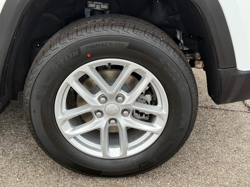 Jeep Grand Cherokee Vehicle Full-screen Gallery Image 4