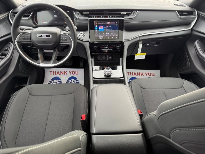 Jeep Grand Cherokee Vehicle Full-screen Gallery Image 7