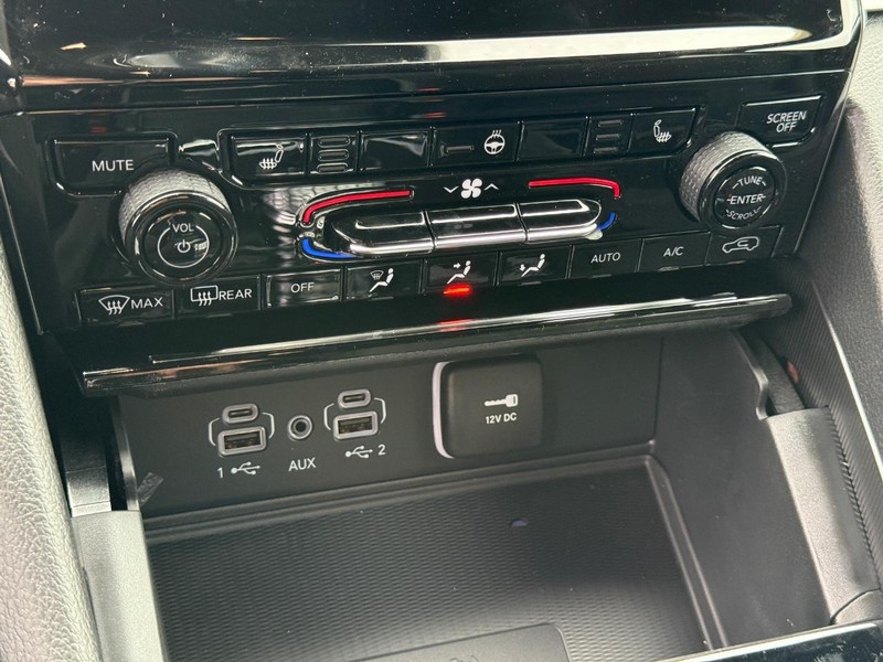 Jeep Grand Cherokee Vehicle Full-screen Gallery Image 14