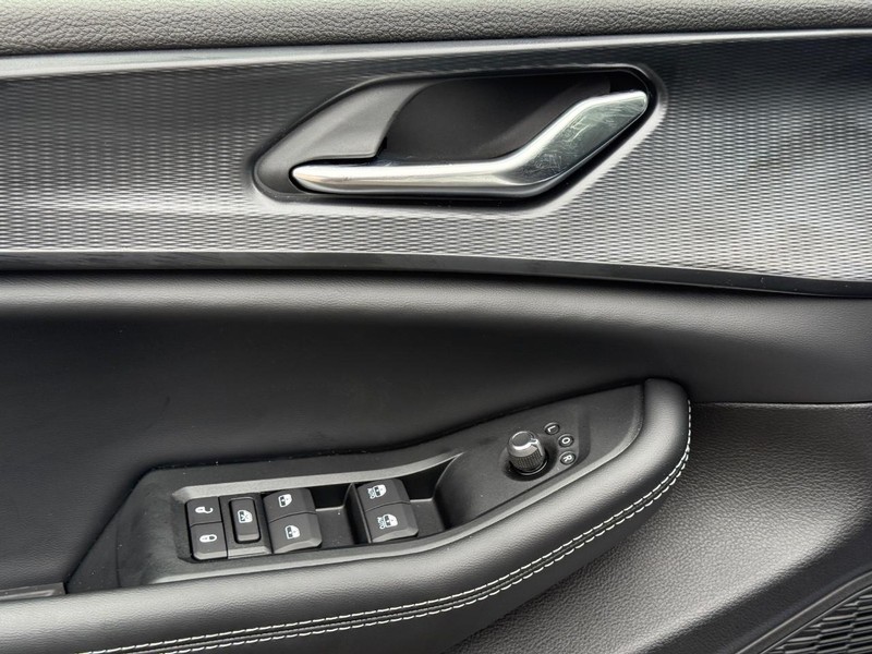 Jeep Grand Cherokee Vehicle Full-screen Gallery Image 17