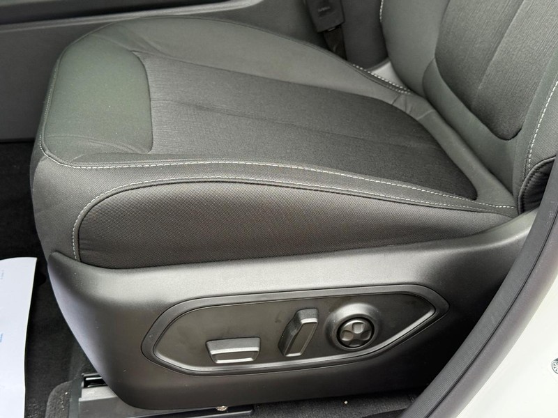 Jeep Grand Cherokee Vehicle Full-screen Gallery Image 18