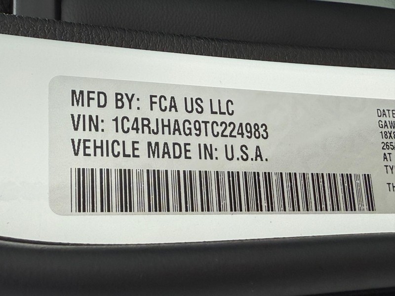 Jeep Grand Cherokee Vehicle Full-screen Gallery Image 19