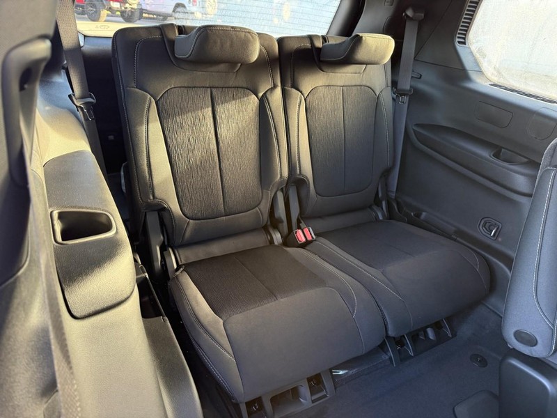 Jeep Grand Cherokee L Vehicle Full-screen Gallery Image 7