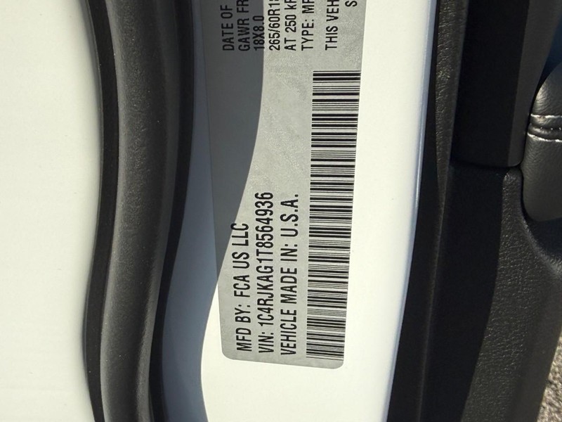 Jeep Grand Cherokee L Vehicle Full-screen Gallery Image 20