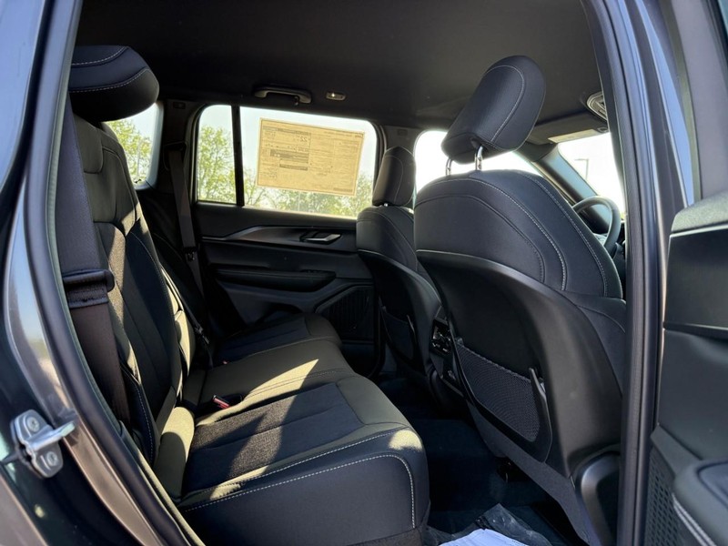 Jeep Grand Cherokee Vehicle Full-screen Gallery Image 5