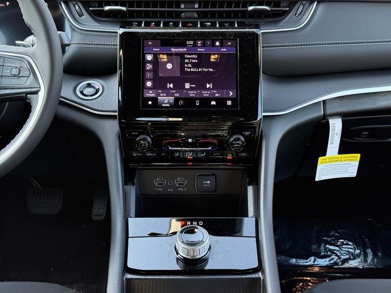 Jeep Grand Cherokee Vehicle Full-screen Gallery Image 9