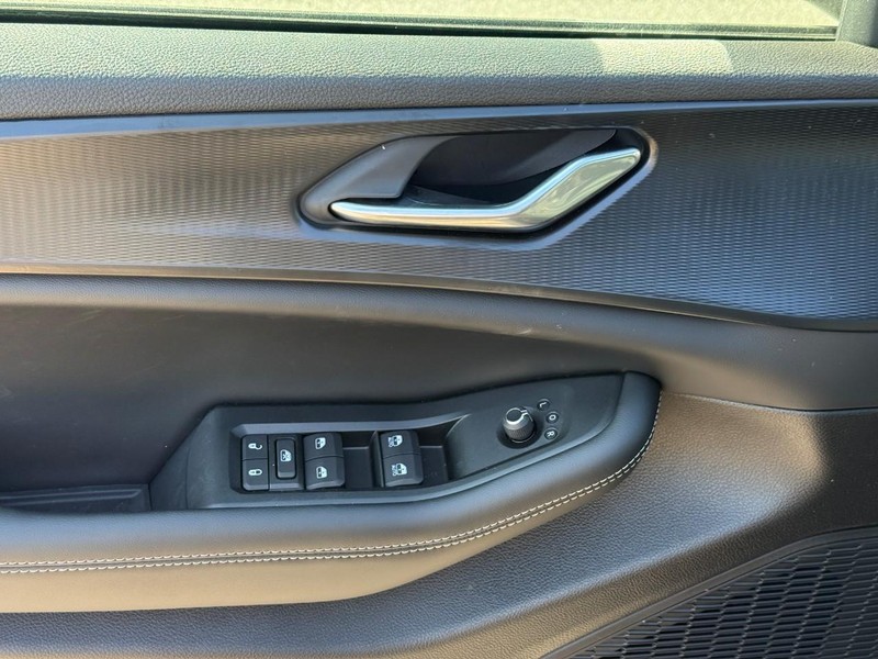 Jeep Grand Cherokee Vehicle Full-screen Gallery Image 11