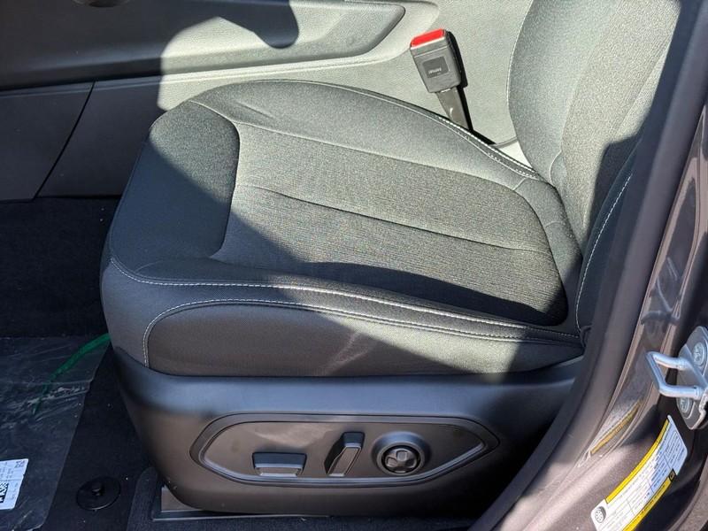 Jeep Grand Cherokee Vehicle Full-screen Gallery Image 12