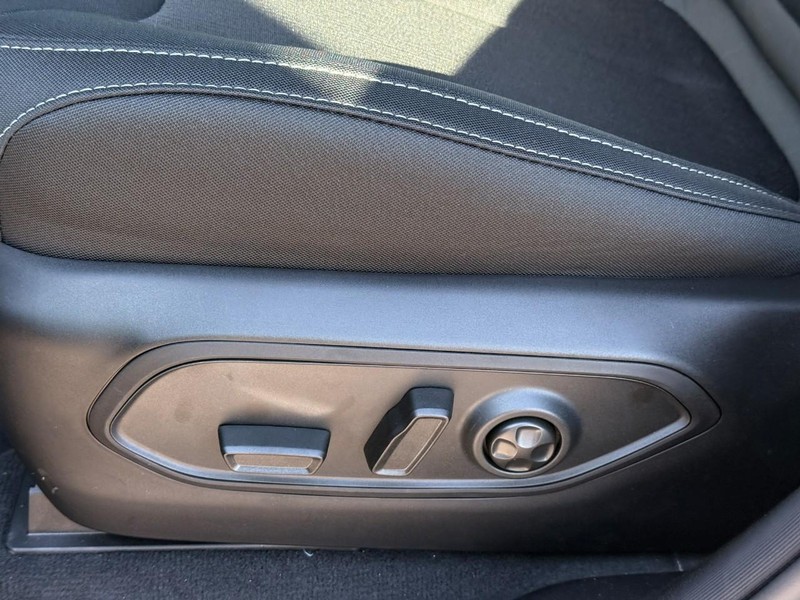 Jeep Grand Cherokee Vehicle Full-screen Gallery Image 13