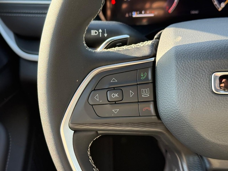 Jeep Grand Cherokee Vehicle Full-screen Gallery Image 14