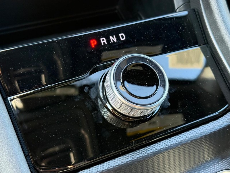 Jeep Grand Cherokee Vehicle Full-screen Gallery Image 16