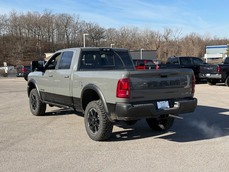 Ram 2500 Vehicle Full-screen Gallery Image 3