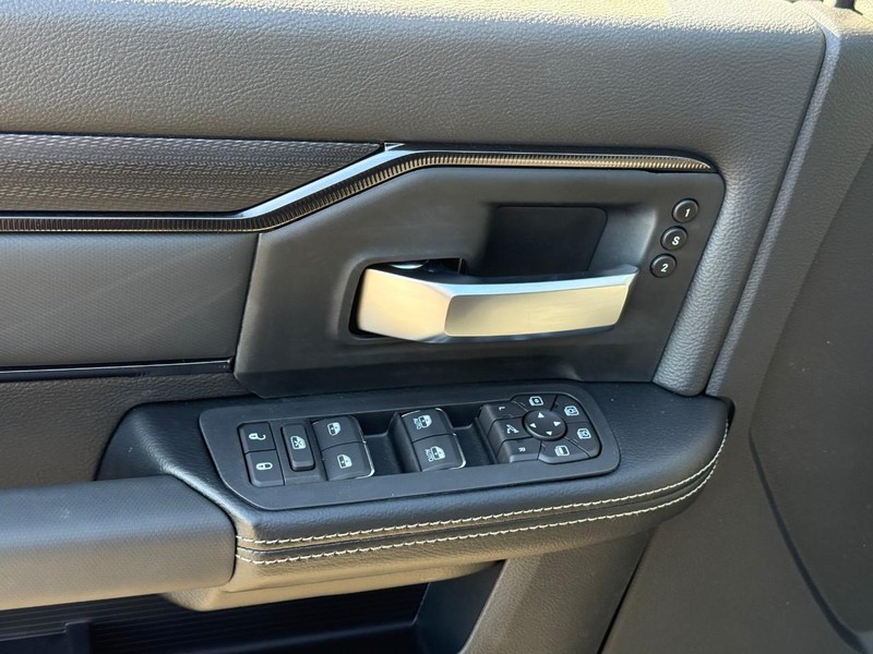 Ram 2500 Vehicle Full-screen Gallery Image 5