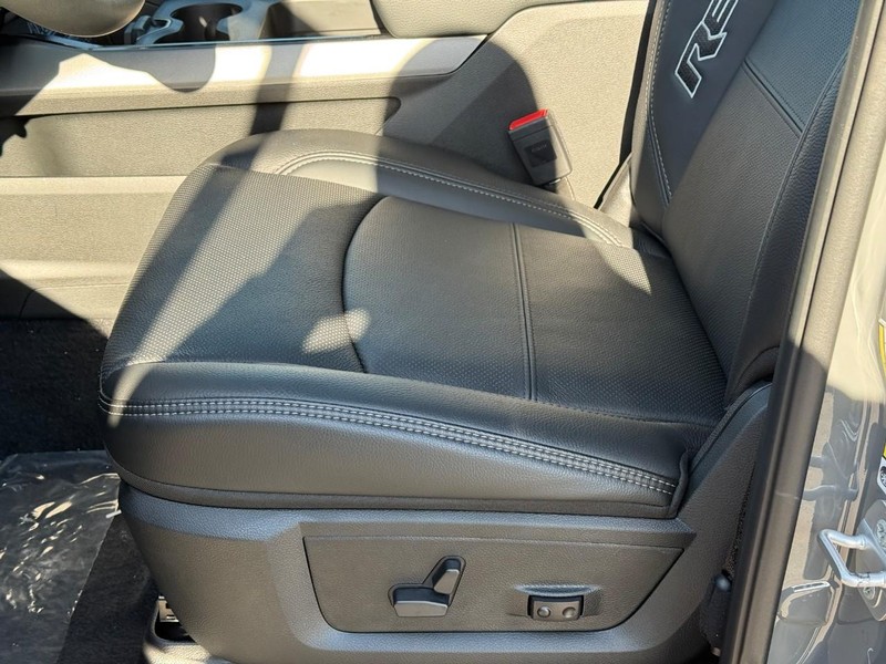 Ram 2500 Vehicle Full-screen Gallery Image 6