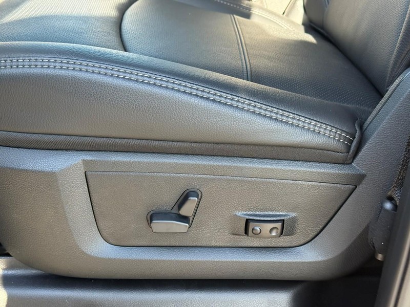 Ram 2500 Vehicle Full-screen Gallery Image 7