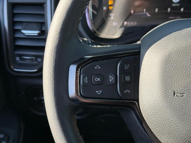 Ram 2500 Vehicle Full-screen Gallery Image 8