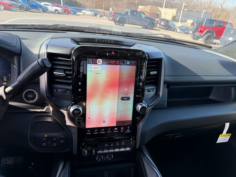 Ram 2500 Vehicle Full-screen Gallery Image 10