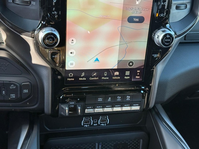 Ram 2500 Vehicle Full-screen Gallery Image 11