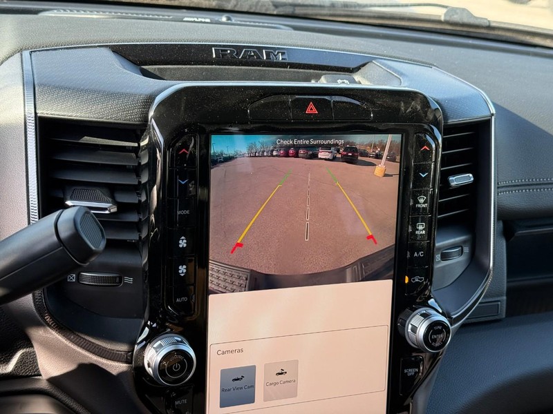 Ram 2500 Vehicle Full-screen Gallery Image 12