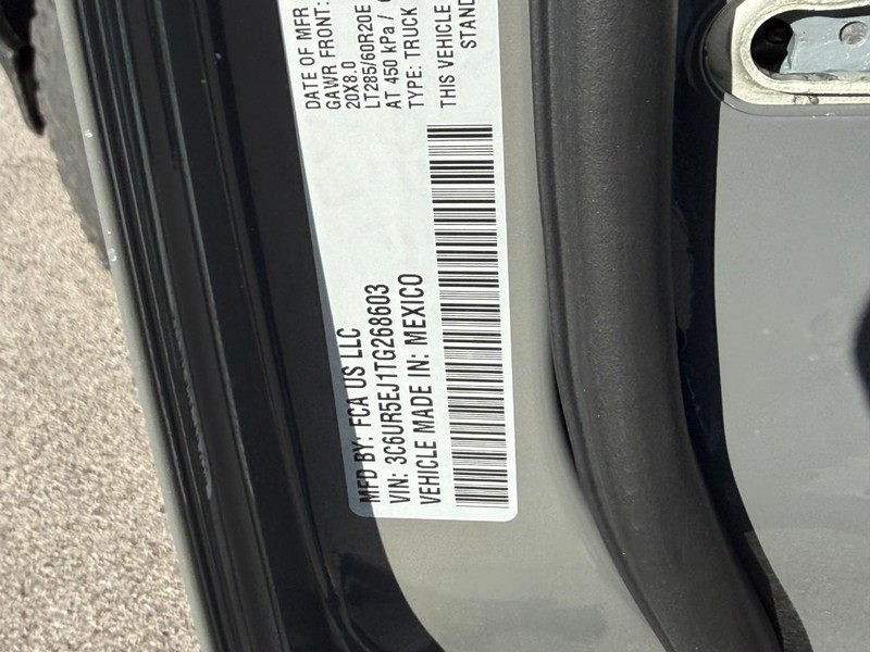 Ram 2500 Vehicle Full-screen Gallery Image 13