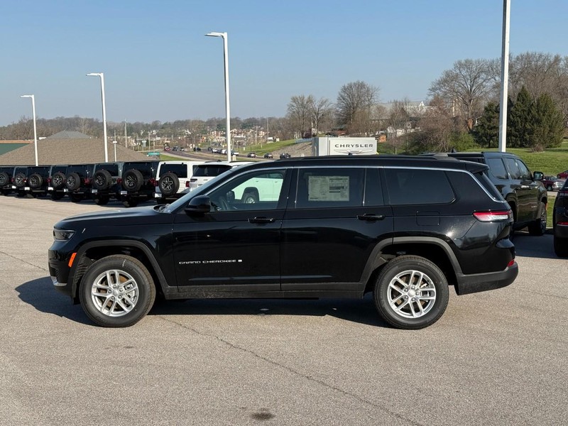 Jeep Grand Cherokee L Vehicle Full-screen Gallery Image 2